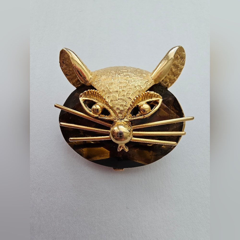 Vintage BSK Gold Tone & Amber Glass Cat BroochAdd a touch of Mid-Century